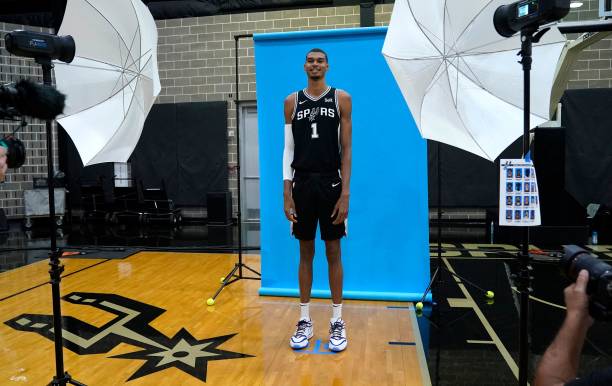 强强对话!CCTV5现场直播CBA总决赛巅峰对决