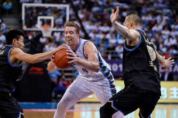 提高人盯人防守压迫性的训练方法