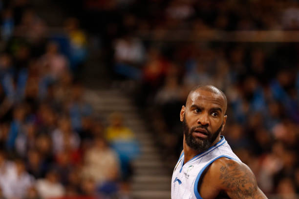 NBA赛况汇总:各队表现分析,胜负关键数据解读