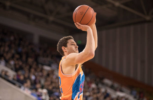 (强调官方和最新版本)