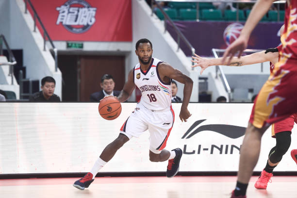 大前锋的号：体育竞技中的坚持与荣耀