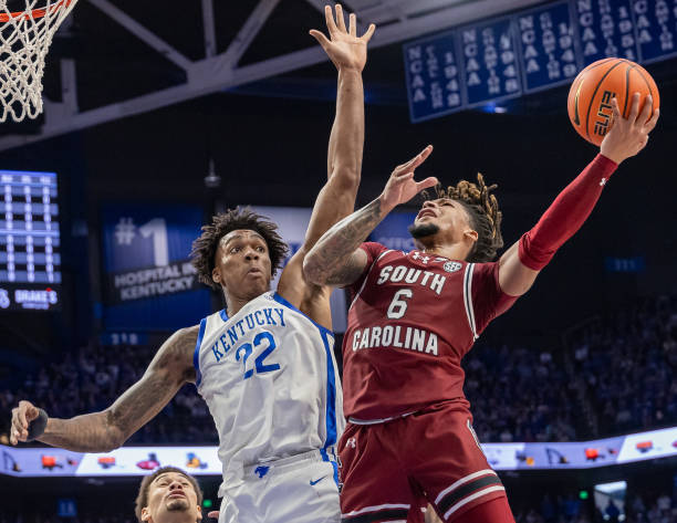 图解篮球裁判手势:二次运球犯规的识别与判罚