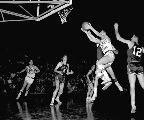 哈登反击追身三分,关键时刻展现球星本色