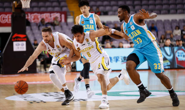 对比分析:库里与乔丹、詹姆斯的FMVP数量差异