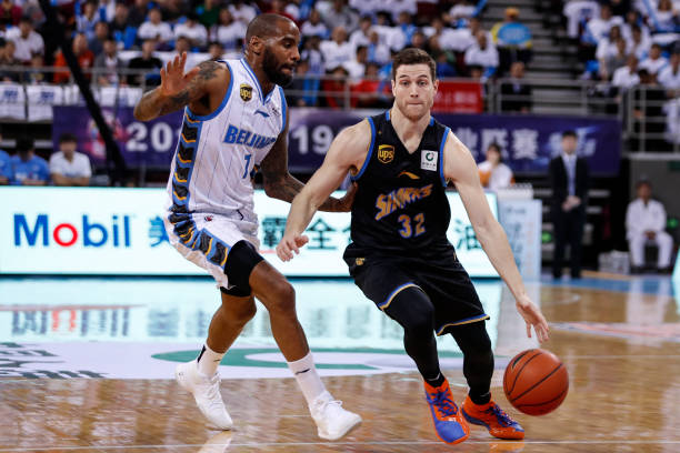 广厦队CBA球员完整阵容:名单、号码与照片一览