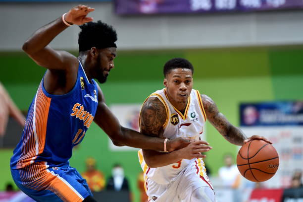 篮板在进攻和防守中的战术应用