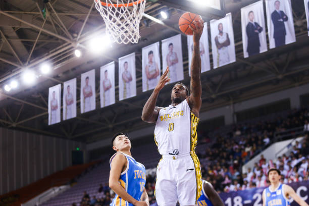 战术解析:前卫、中锋、后卫如何协同作战?