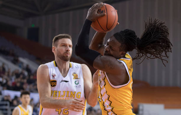 NBA今日五佳球：隔人暴扣+绝杀三分，精彩不容错过！