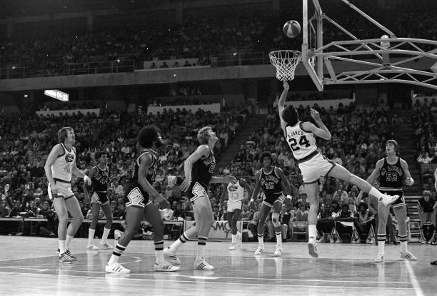 实战分析：控球后卫在不同战术体系中的跑位选择