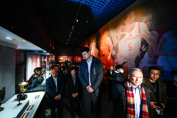 篮球场地灯光与观众席的安全距离要求