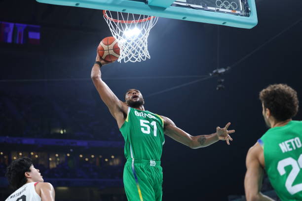 西班牙篮球联赛在线观看:饭堂观赛,轻松又惬意!