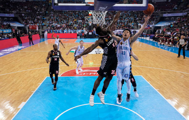 广东宏远主场迎战广厦猛狮，CBA直播带你直击现场