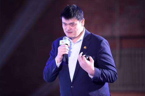 篮球场上的细节:NBA篮板上沿高度及其重要性