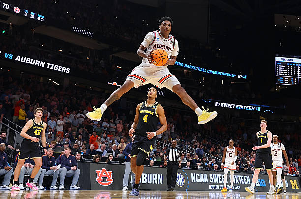 从卡车司机到亿万富翁:詹姆斯·卡梅隆的财富传奇