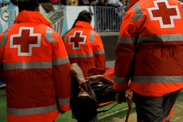 前腰和中前卫:进攻组织与防守平衡的关键区别