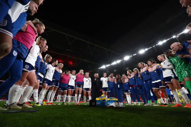 落叶球vs香蕉球:两种弧线球的区别与实战应用