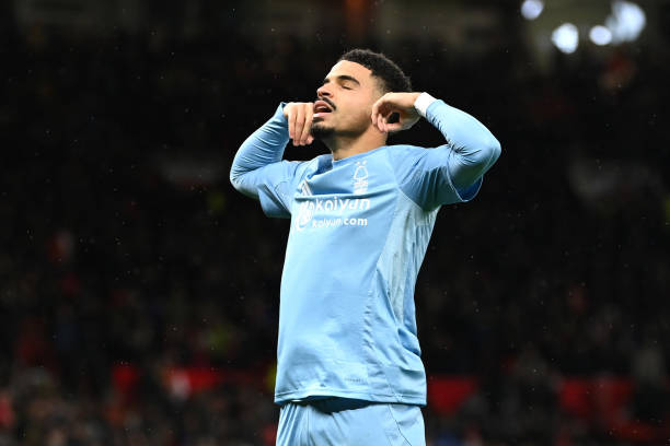 高佞足球中的战术解析：如何实现从零到一的逆袭？