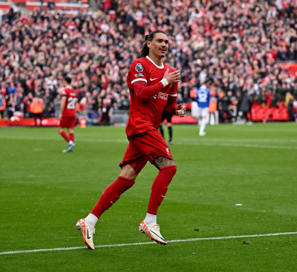 (聚焦球星和个人数据，吸引球迷)