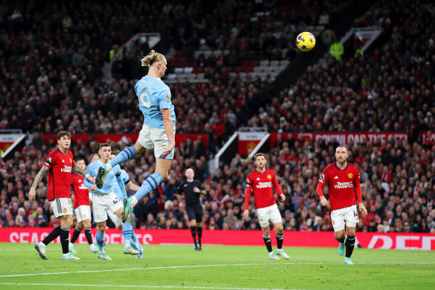 如何正确踢足球：姿势、力量与精准度训练