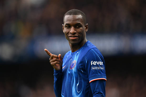 力量与精准并存：射门最有力的十大球星解析