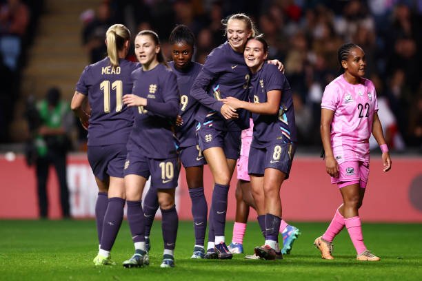 锁定CCTV5!欧洲杯预选赛现场直播,见证强强对话