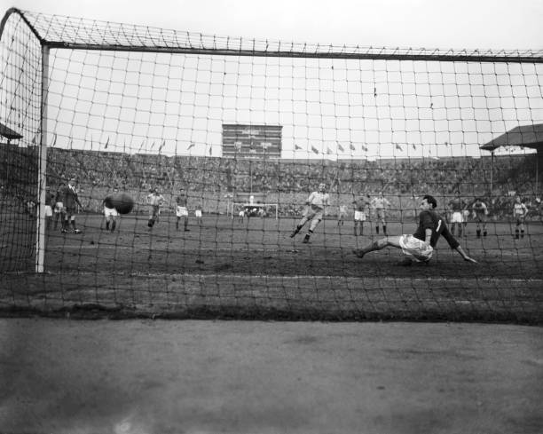 利物浦2021欧冠主场表现:安菲尔德的神奇之夜与失意时刻