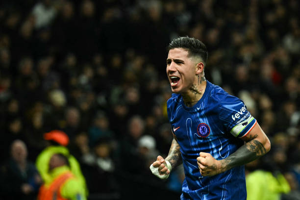 足球场迷惑行为TOP10:守门员把球踢进自家球门?!