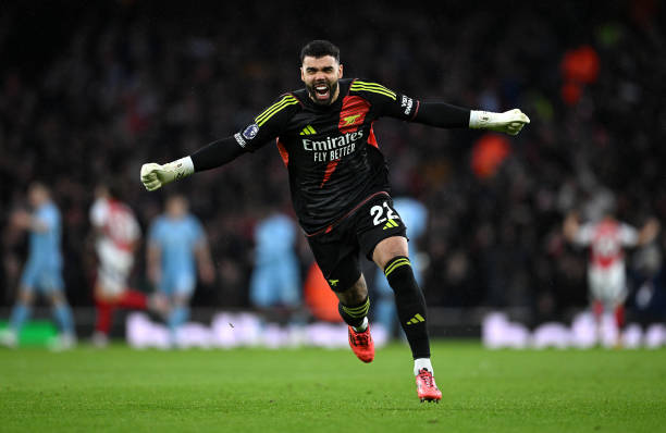 越位规则的边界：为什么半场线是“安全区”？