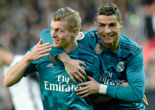 C罗与乔治娜度假合照,阳光沙滩下的浪漫时刻