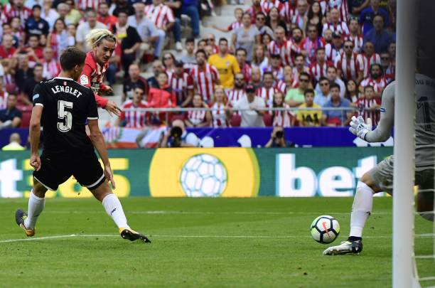 雷速足球比赛阵容公布时间指南：开赛前多久可获取？