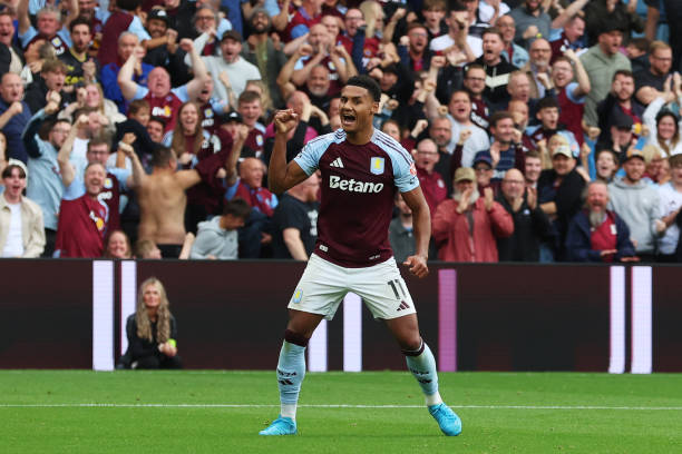 大数据预测:今晚足球比赛胜负概率与比分推荐