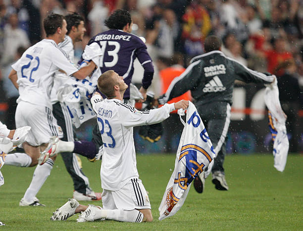 实况足球2021防守操作技巧:如何有效拦截对手进攻