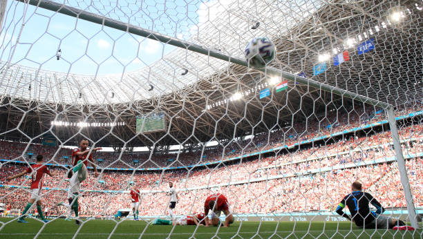 边路传中和下底传中的区别：哪种更适合快速反击？