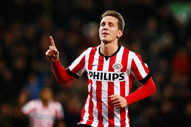 C罗简介：从马德拉岛到世界足坛巅峰的传奇之路