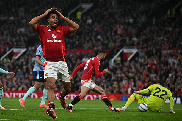 世界波的演变：从偶然远射到战术艺术