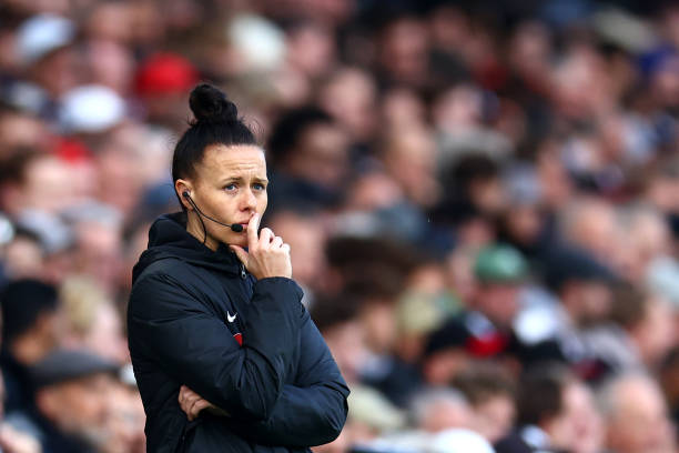 足球场面积小知识：业余球场和职业球场有何区别？