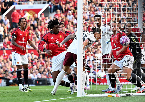 足球史上十大任意球：卡洛斯弧线球稳居榜首