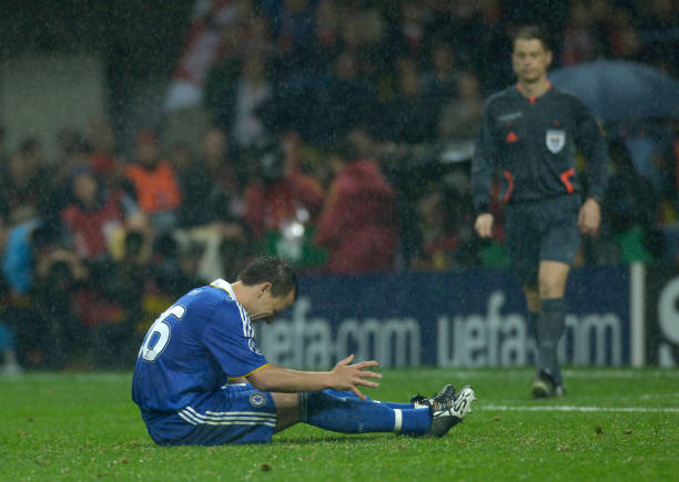 如何规划8人制足球场？场地尺寸与区域划分指南