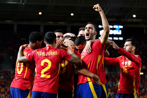 AC米兰3-2险胜那不勒斯:吉鲁绝杀助红黑军团逆转