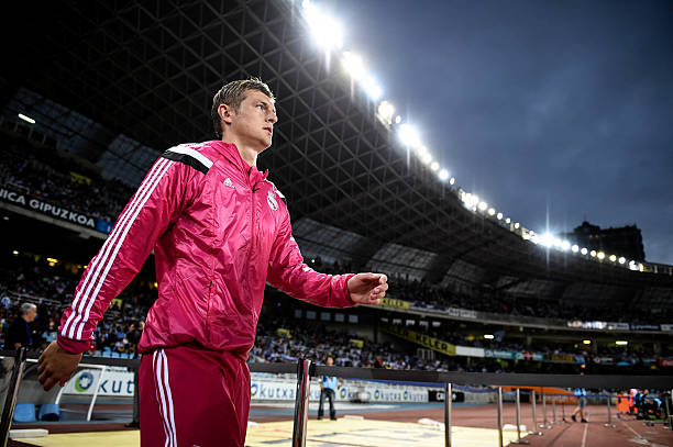 波比足球发球规则:开球、界外球与角球处理