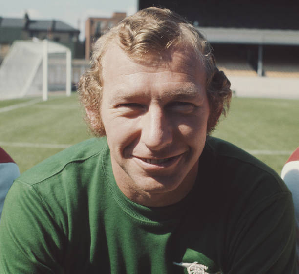 梅西效力的俱乐部全称是什么?