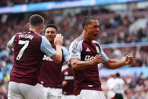 2021欧冠巴萨年轻球员表现:谁是最亮眼新星?