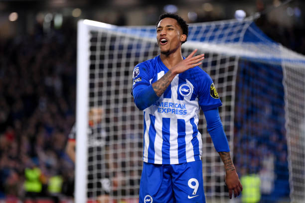 攻守兼备：八人制足球的经典2-3-2阵型详解