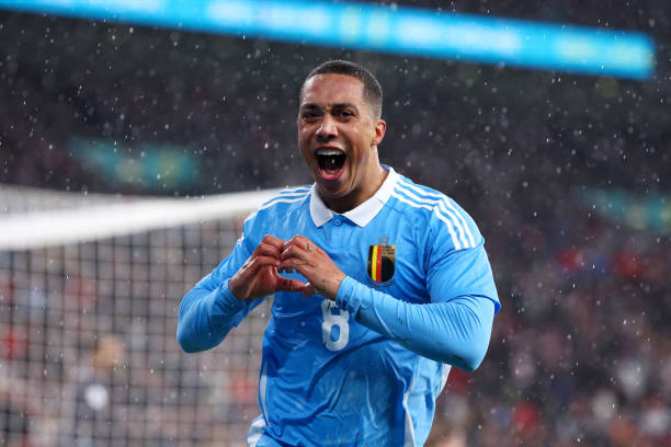 防守反击战术在实况足球2020中的运用与实战案例