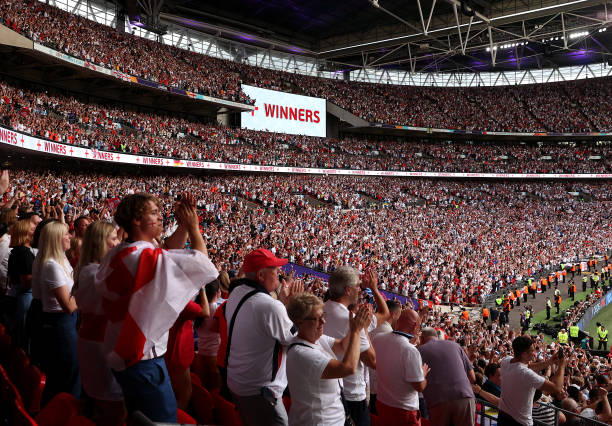 足球花式技巧:马赛回旋的分解步骤与练习要点