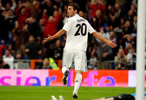 卡卡与本泽马：皇马时期的进攻组合解析