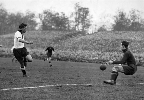 门将点球违规移动的历史演变:关键规则调整时间节点