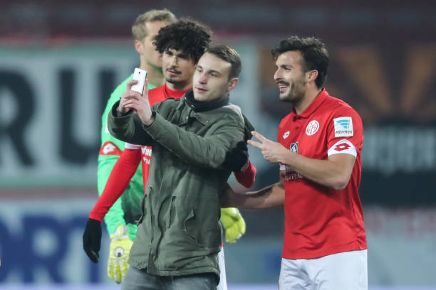 战术与数字的碰撞：密集防守的破解之道