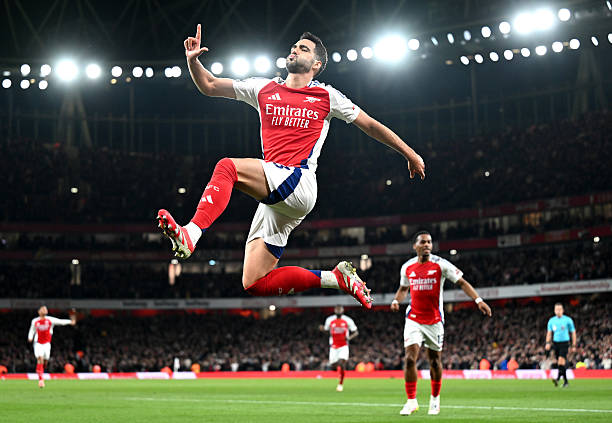 从皮尔洛到蒂亚戈·席尔瓦：2011意甲冠军米兰的防守与中场核心