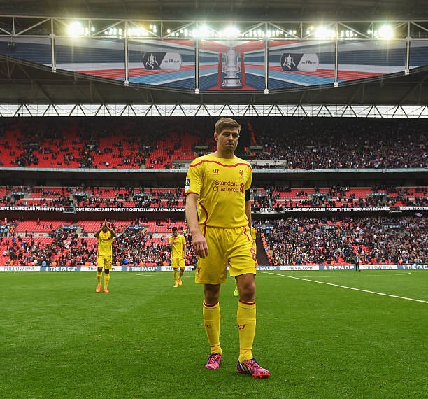 国足再现惊天乌龙!球员一脚解围竟直挂自家球门死角